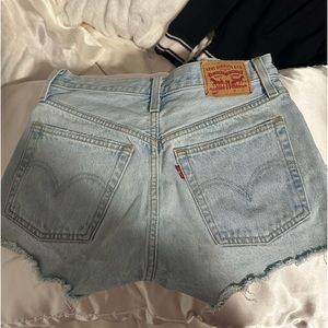 light wash levi shorts